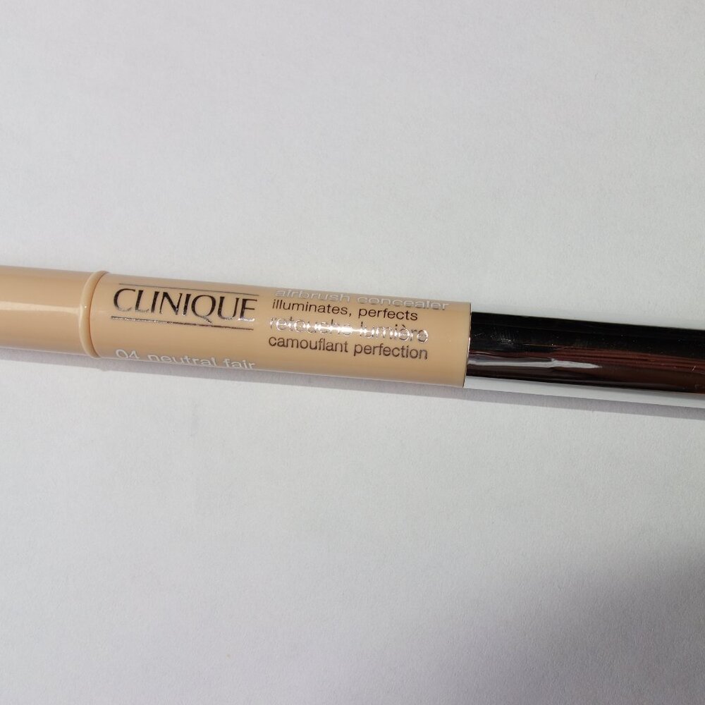 Clinique Airbrush Concealer - 04 Neutral Fair - NEW